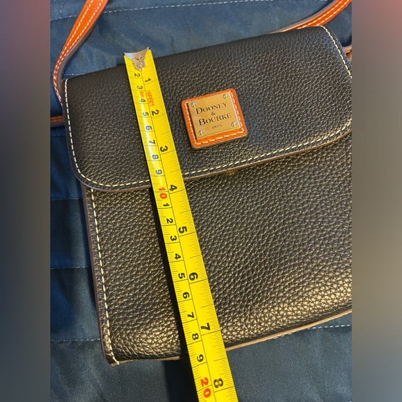 Dooney & Bourke crossbody - Picture 8 of 9